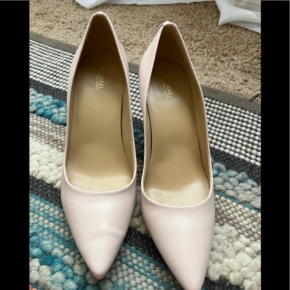 Michael Kora blush leather heels 10